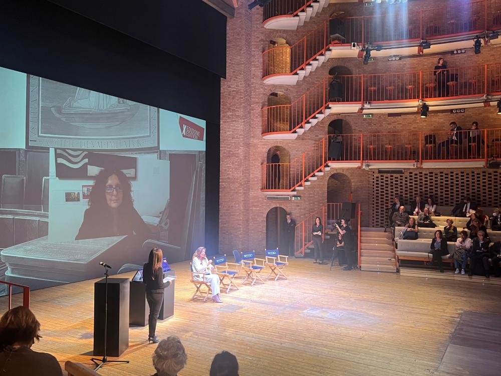 Foto del palco durante la premiazione 2022 del Premio Giorgio Ambrosoli 